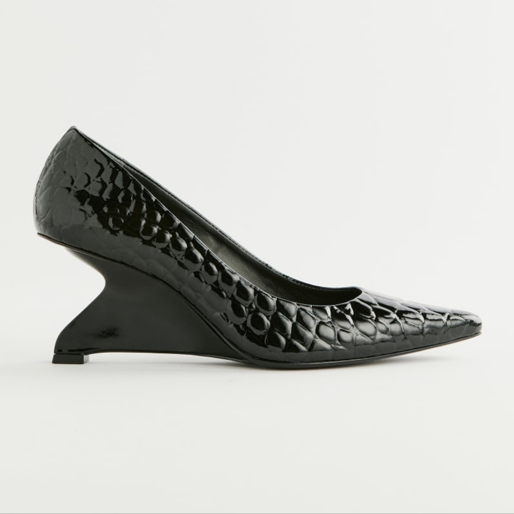Reformation Willa Pump